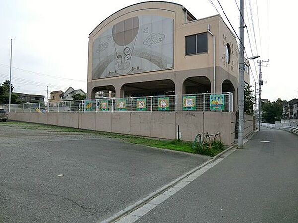 新倉幼稚園 徒歩11分。 820m