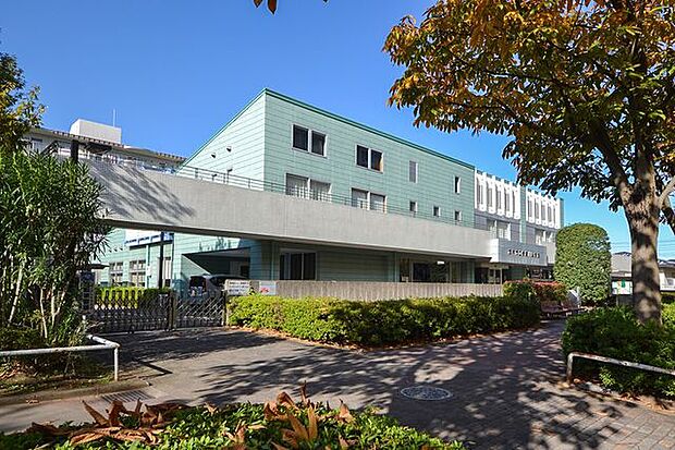 志木市立柳瀬川図書館 徒歩9分。 690m