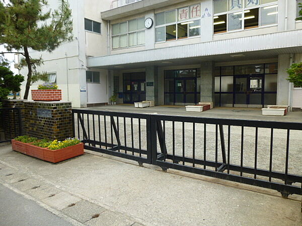 画像27:中学校「小田原市立泉中学校まで208m」
