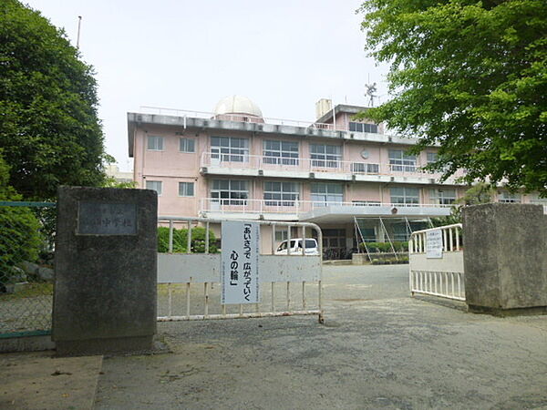 画像22:中学校「小田原市立白山中学校まで1570m」