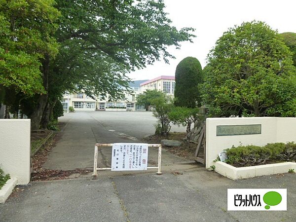 画像28:小学校「開成町立開成小学校まで794m」