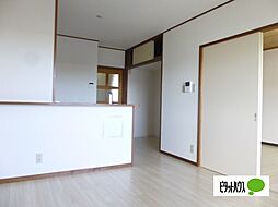 ロワール市川 402 4階2LDKのリビング/ダイニング