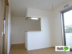 ハイツ花田 201 2階1LDKのリビング/ダイニング