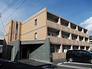鴨宮駅より徒歩25分 築16年 3階建の賃貸物件