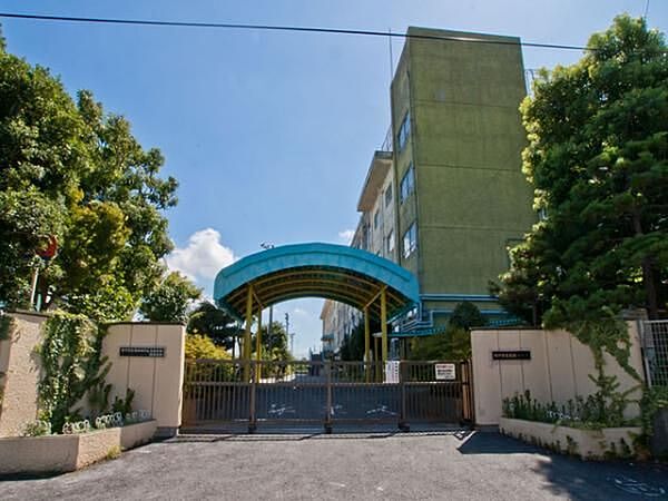小学校「市川市立稲越小学校まで380m」