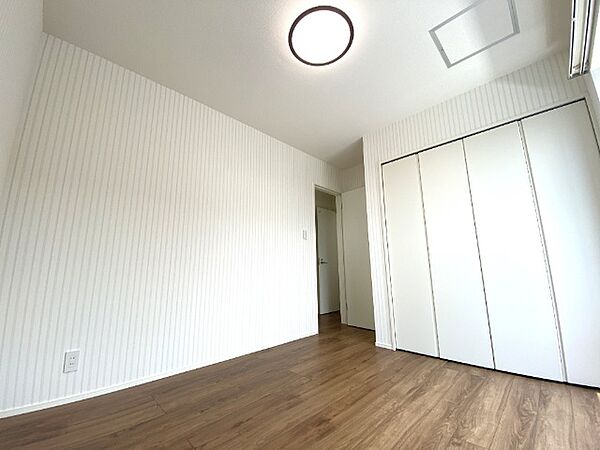 明るい洋室です