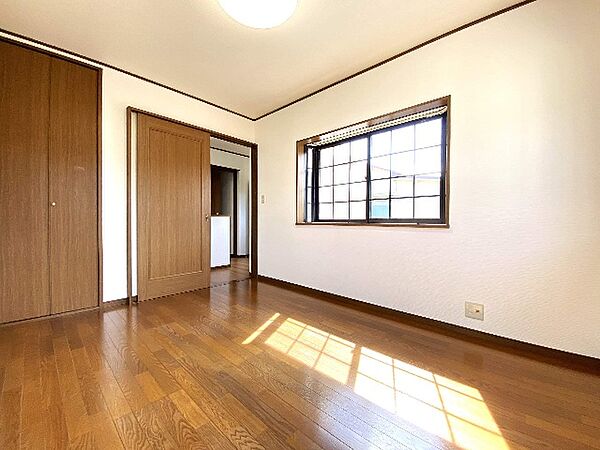 明るい洋室です