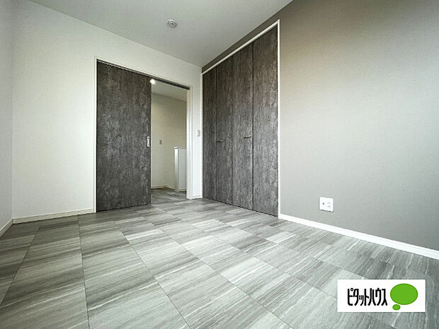 明るい洋室です