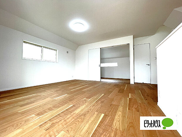 明るく開放的なリビングです