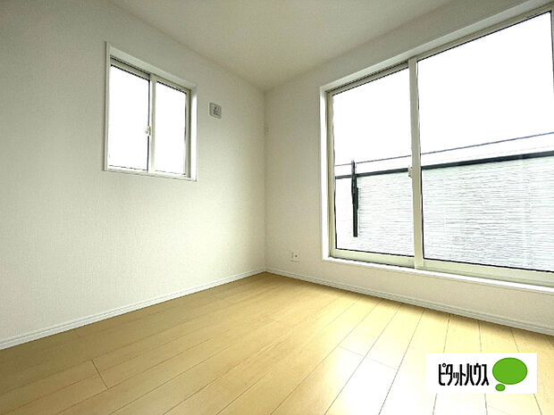 明るい洋室です