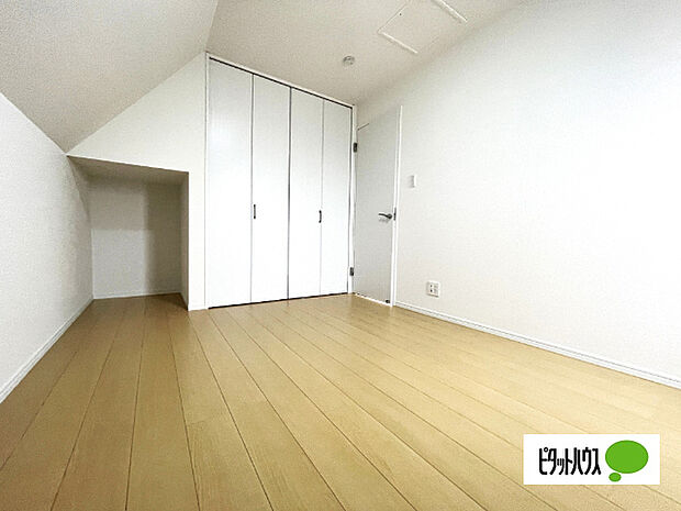 明るい洋室です