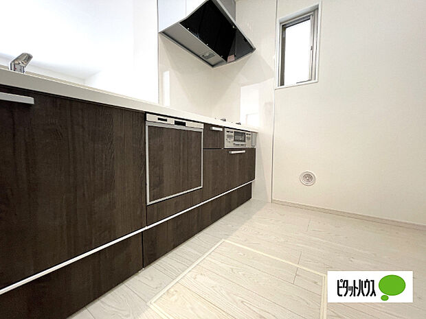 人気の食洗器付き対面キッチンです