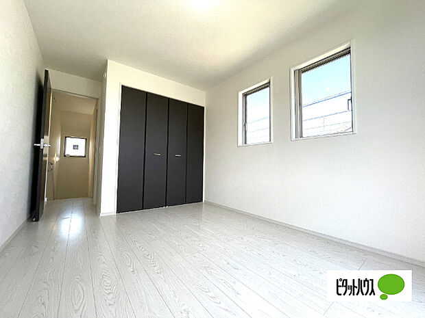 明るい洋室です