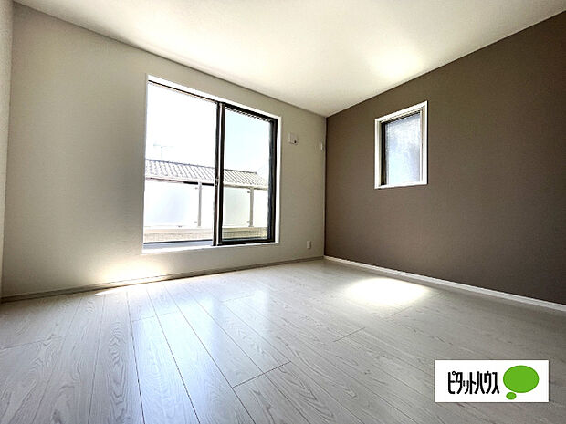 明るい洋室です