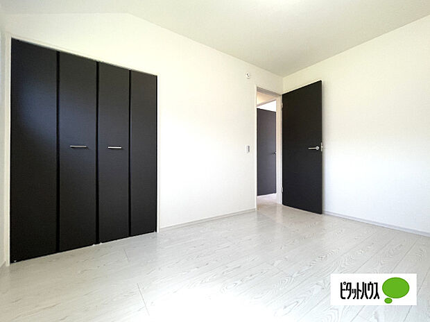 明るい洋室です