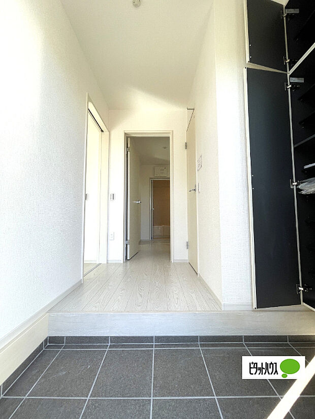 収納充実の玄関です