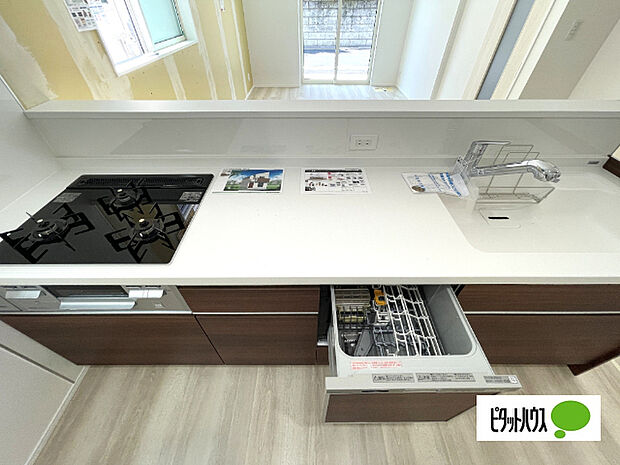 人気の食洗器付き対面キッチンです