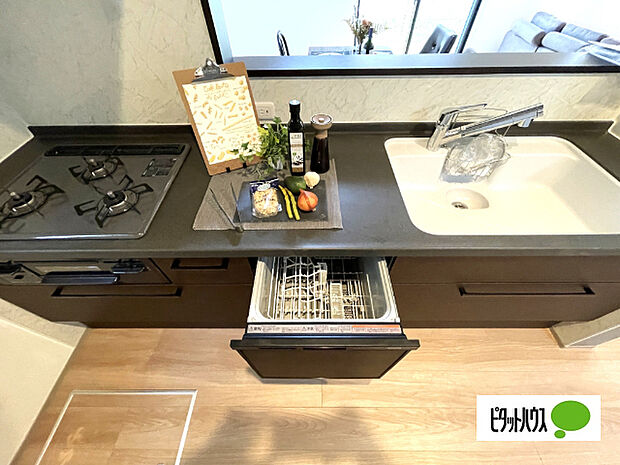 人気の食洗器付き対面キッチンです