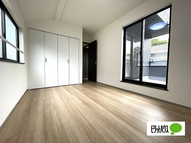 明るい洋室です