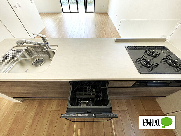 人気の食洗器付き対面キッチンです