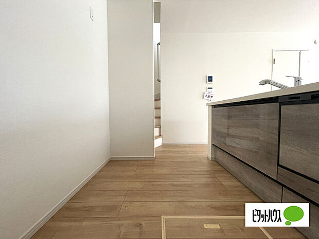 人気の食洗器付き対面キッチンです