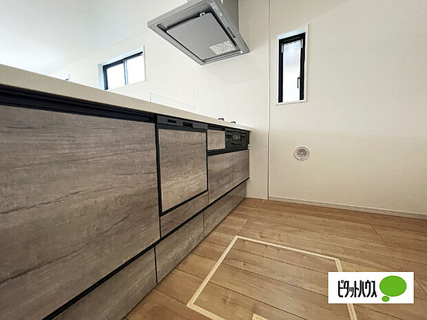 人気の食洗器付き対面キッチンです