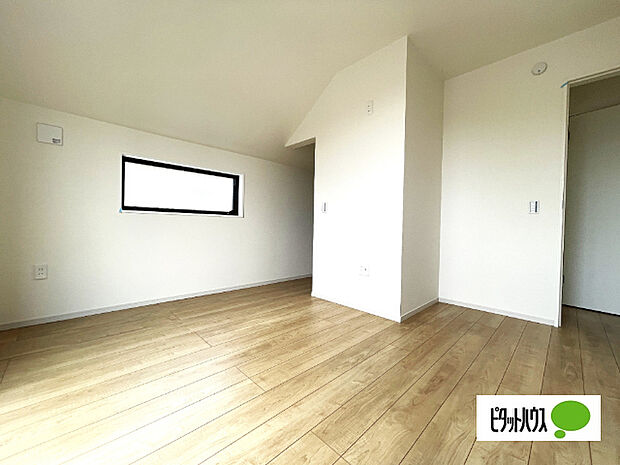 明るい洋室です