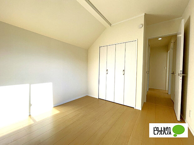 明るい洋室です