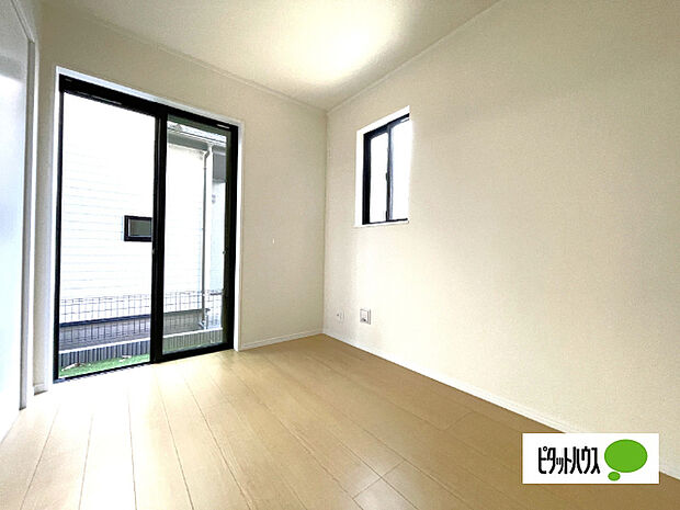 明るい洋室です