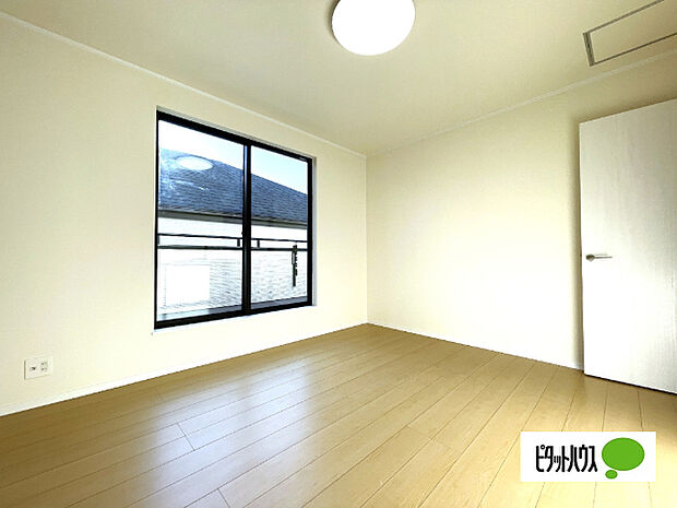 明るい洋室です