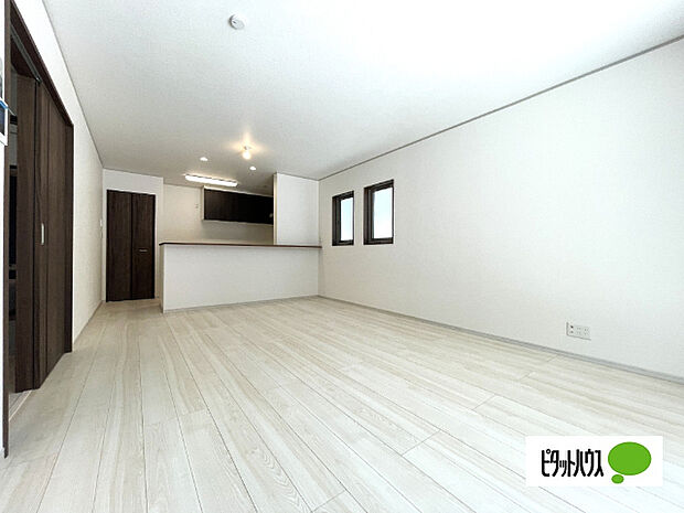 明るく開放的なリビングです