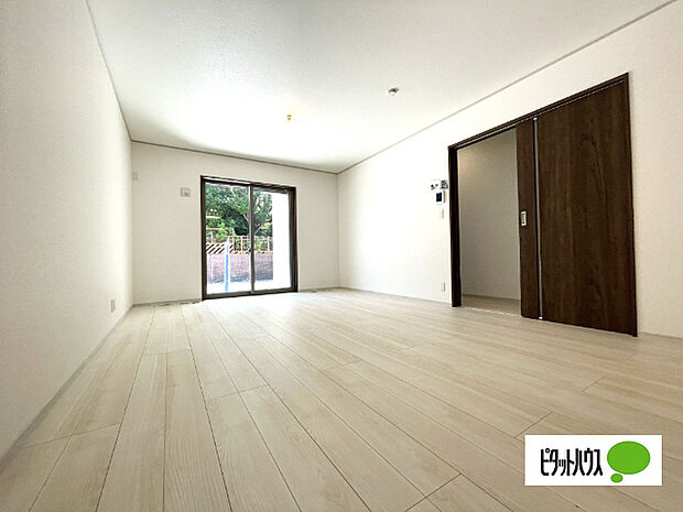 明るく開放的なリビングです