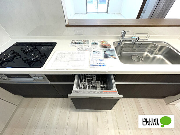 人気の食洗器付き対面キッチンです