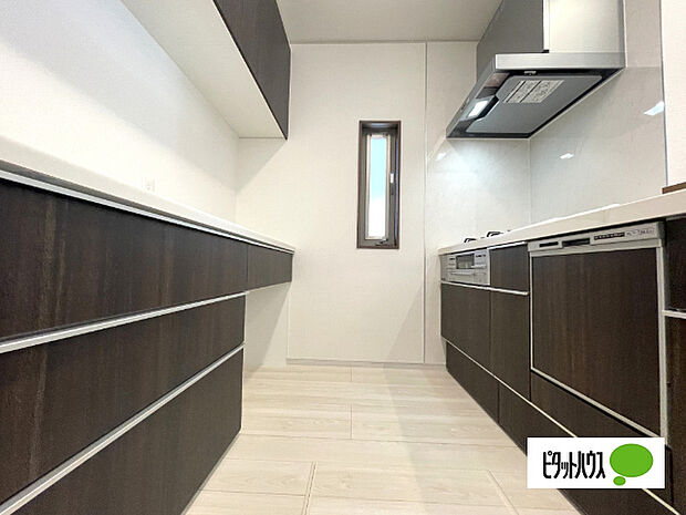 人気の食洗器付き対面キッチンです