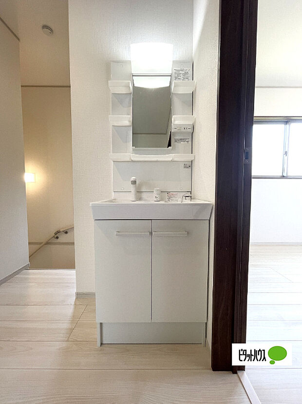2階洗面台です