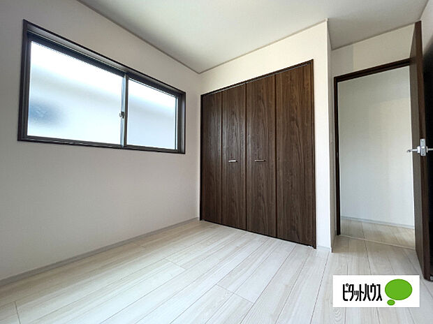 明るい洋室です