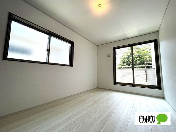 明るい洋室です