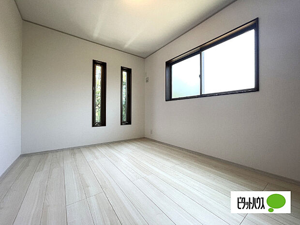 明るい洋室です