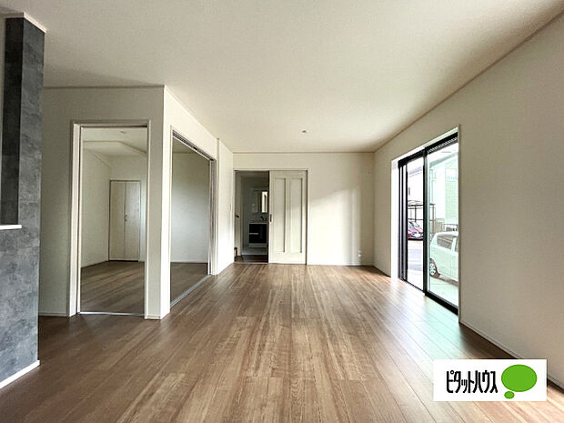 明るく開放的なリビングです