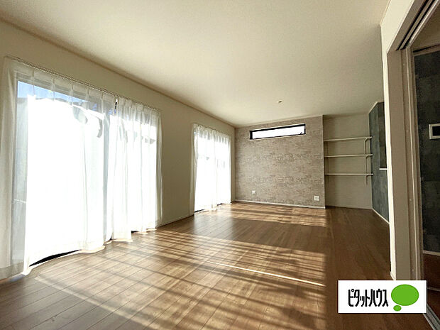 明るく開放的なリビングです