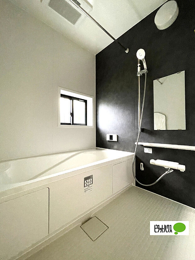 追い炊き・浴室乾燥機能付きです