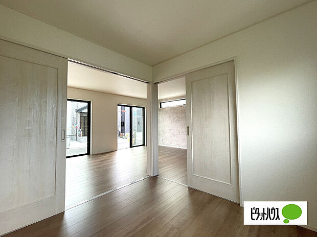 明るい洋室です