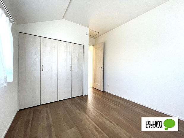 明るい洋室です