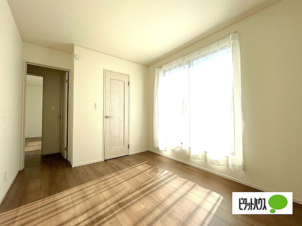明るい洋室です