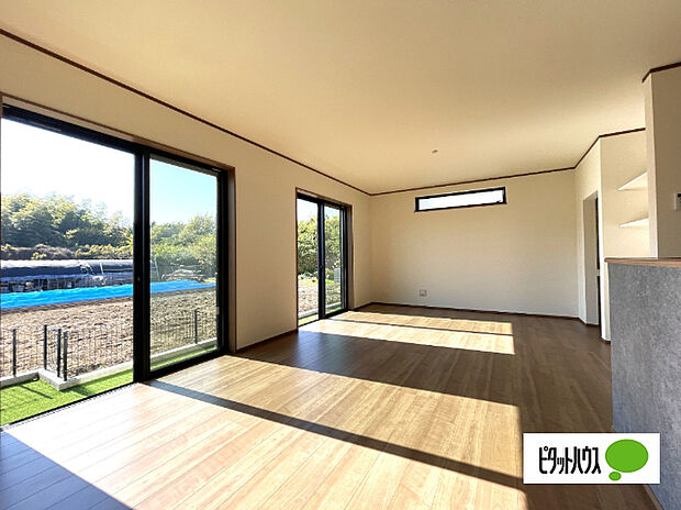 明るく開放的なリビングです