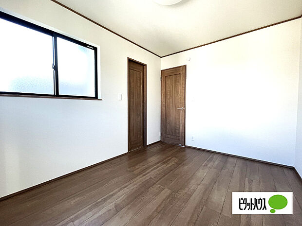 明るい洋室です