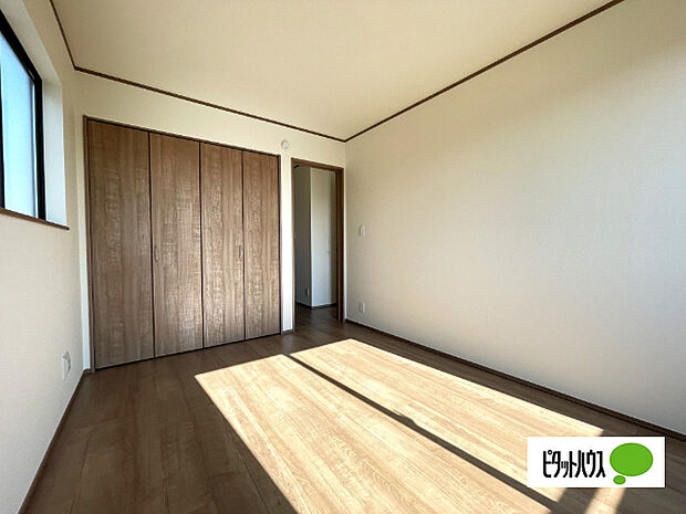 明るい洋室です