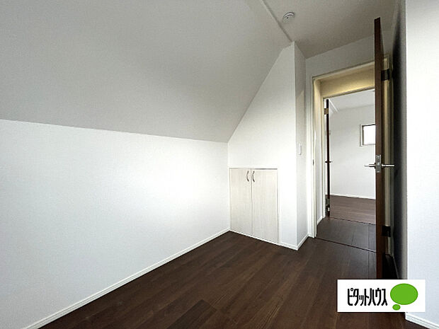 明るい洋室です