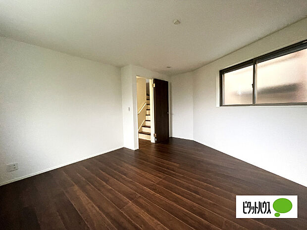 明るい洋室です