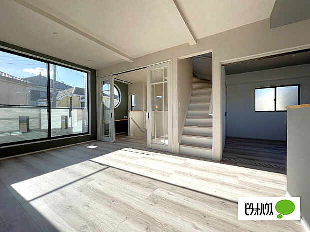 明るく開放的なリビングです